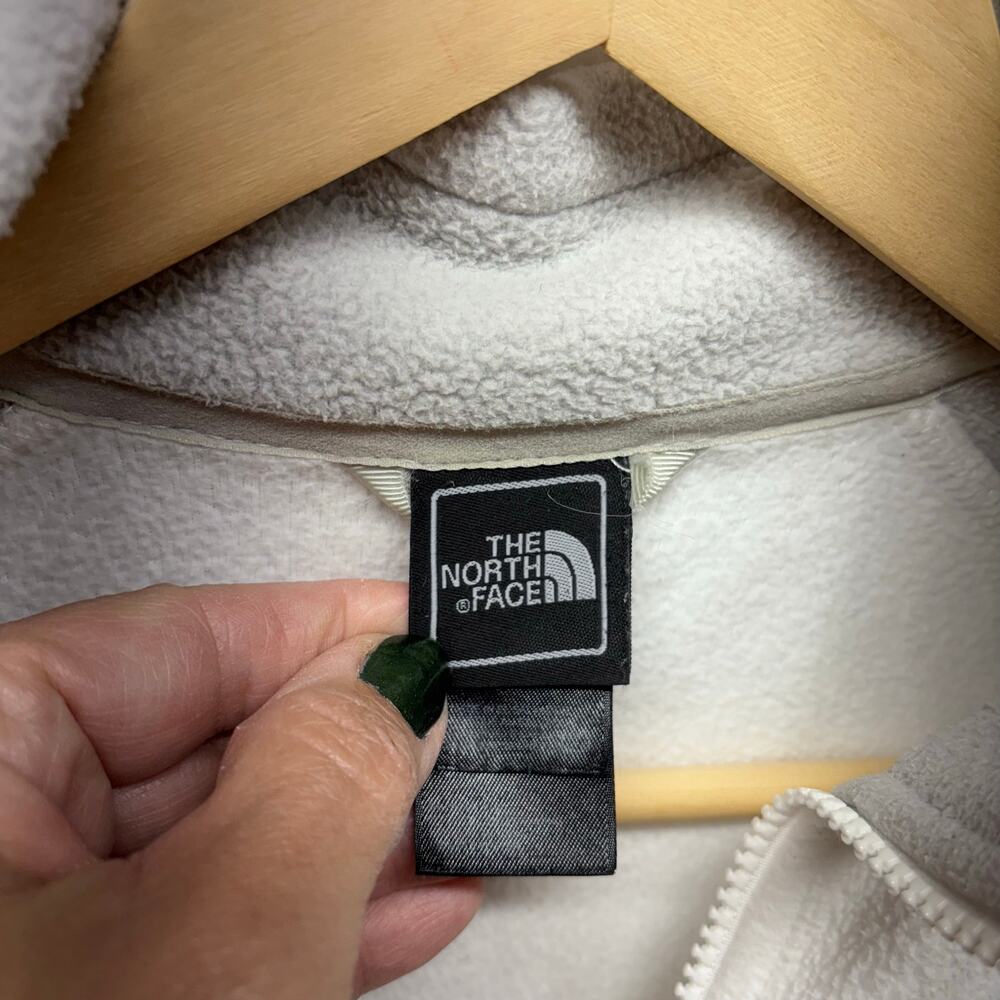 The North Face Fleece Jacket - Size Small - Perfect for Fall - Picture 3 of 9